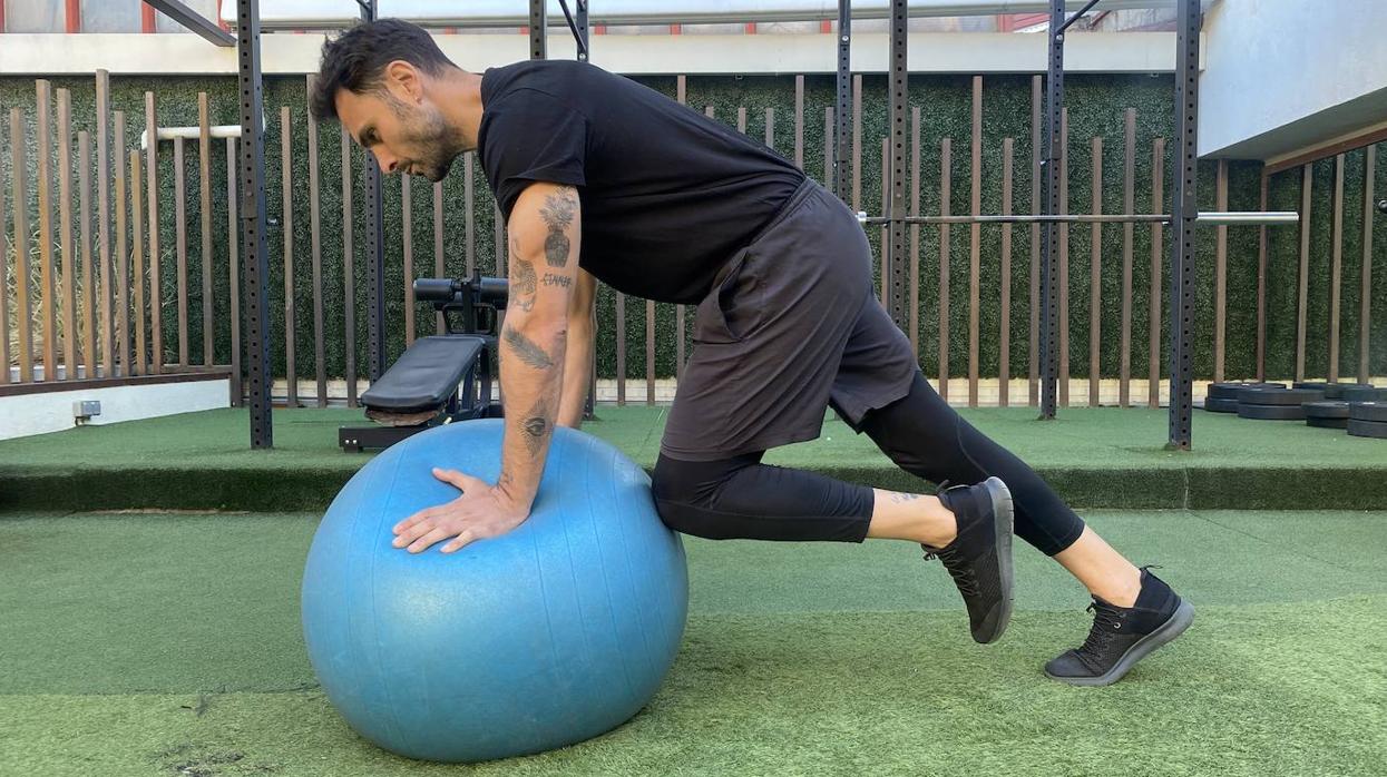 Cinco ejercicios con fitball para tener abdomen de acero
