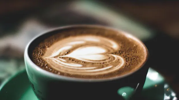 Vitamina C: por qué el café impide su absorción y cómo aprovechar mejor sus beneficios