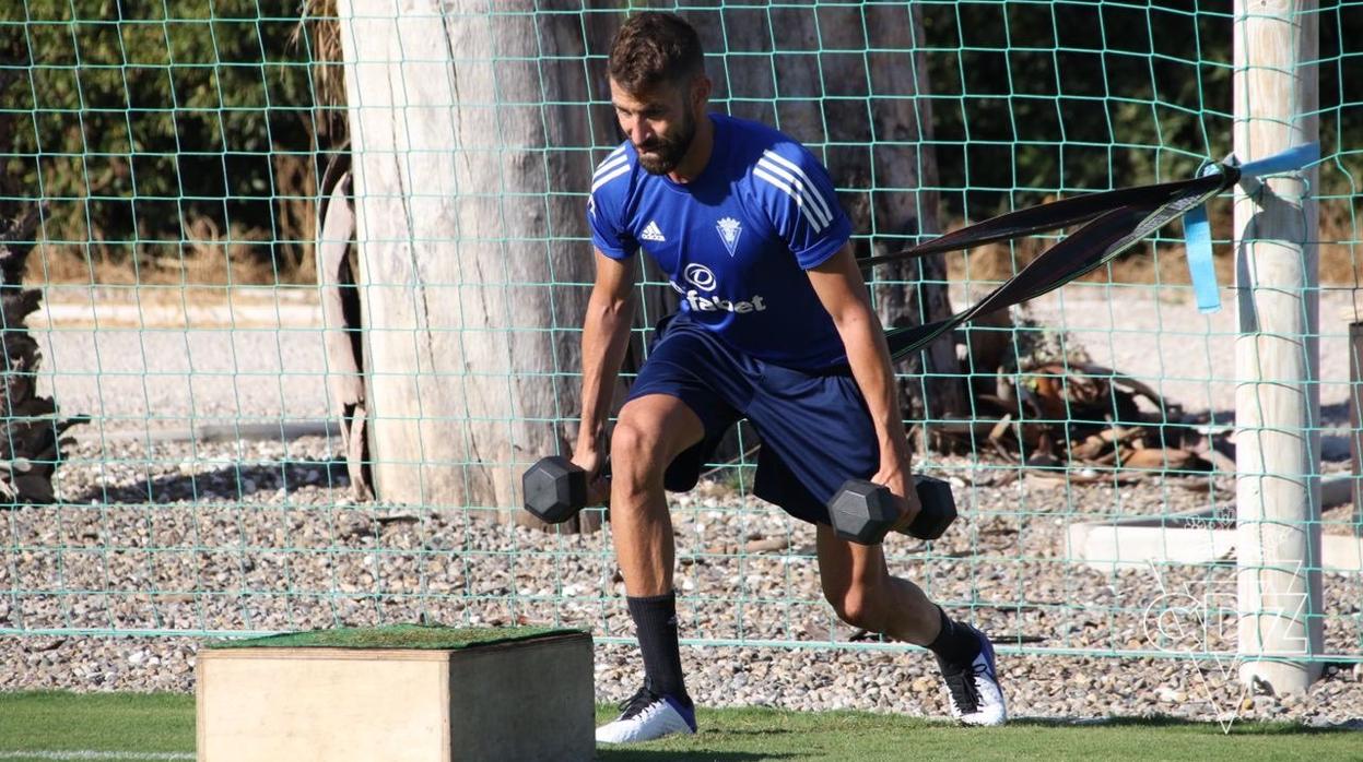 El roteño José Mari apunta al once inicial del Cádiz CF en el debut ante Osasuna.