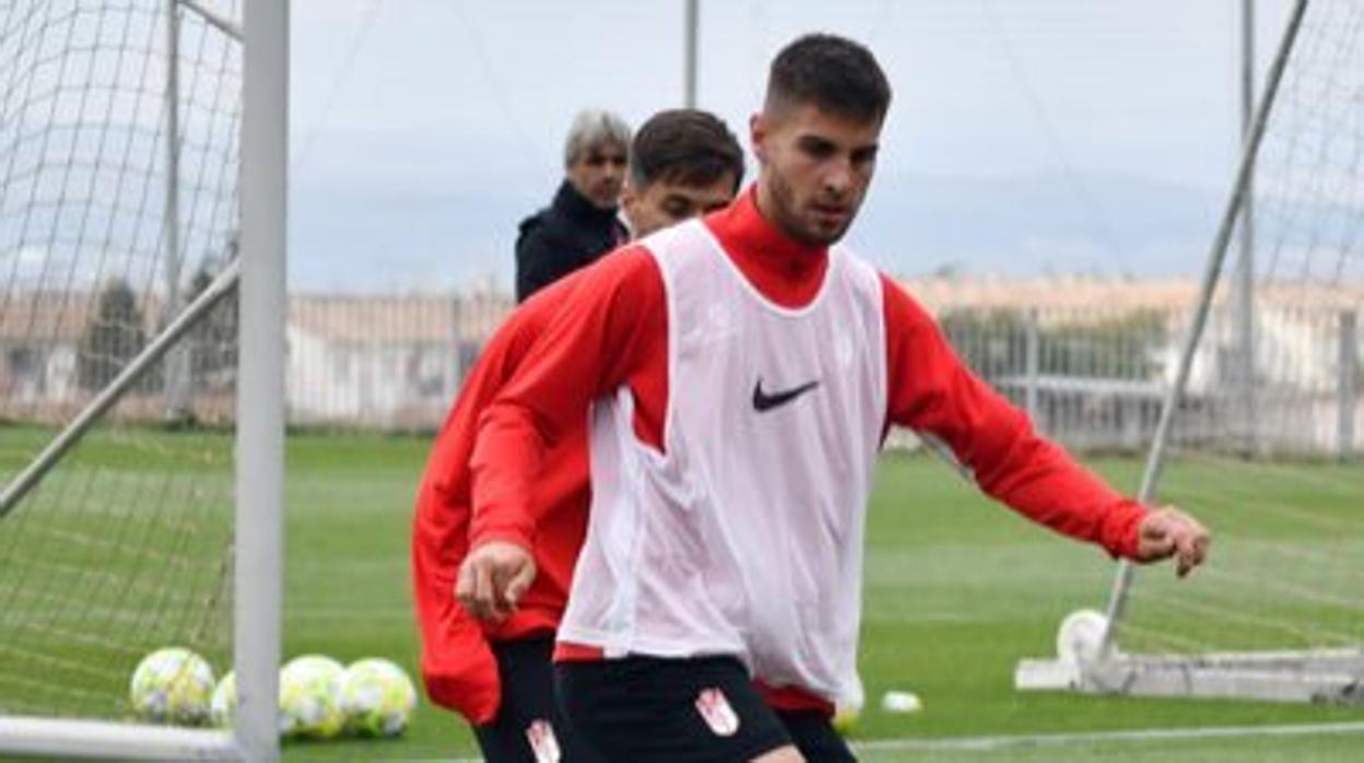 Álvaro Espínola, nuevo jugador del Cádiz B.