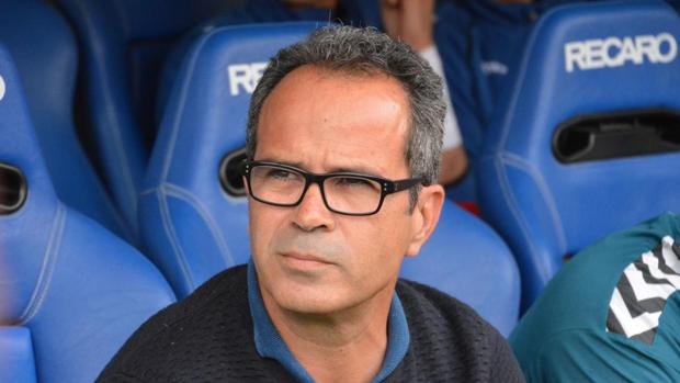 Álvaro Cervera vuelve al banquillo del Cádiz CF