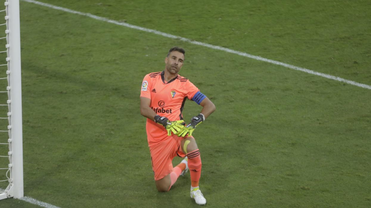 Alberto Cifuentes en el partido ante el Sevilla, tras encajar un gol.