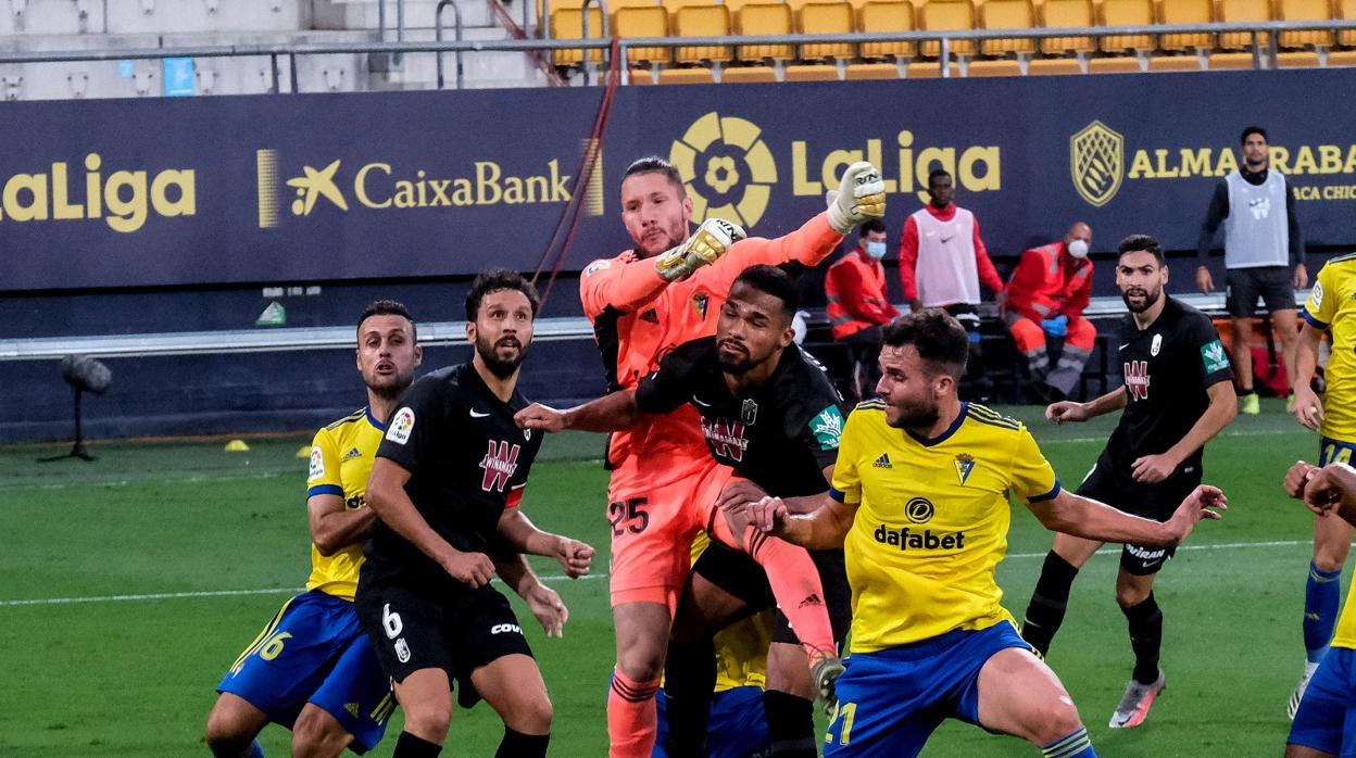 Acción del partido entre Cádiz y Granada