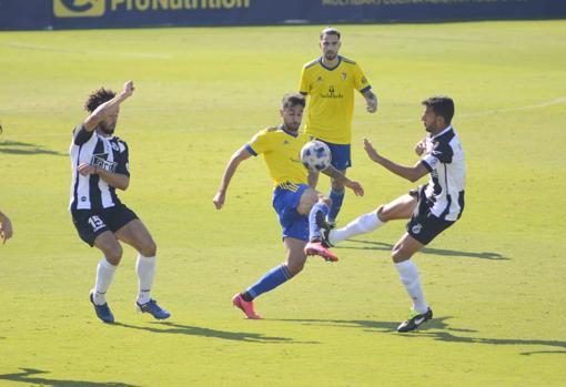 Mañana muy calurosa de fútbol en El Rosal.