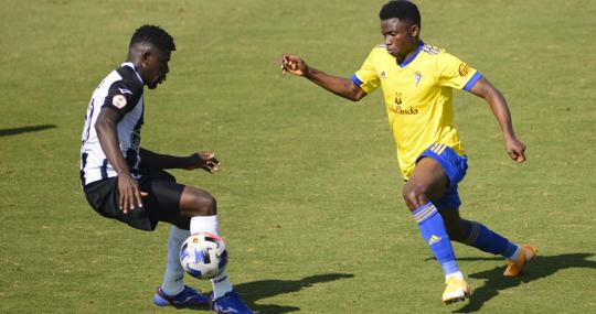 El Cádiz B perdió 1-2 ante la Balona en El Rosal.