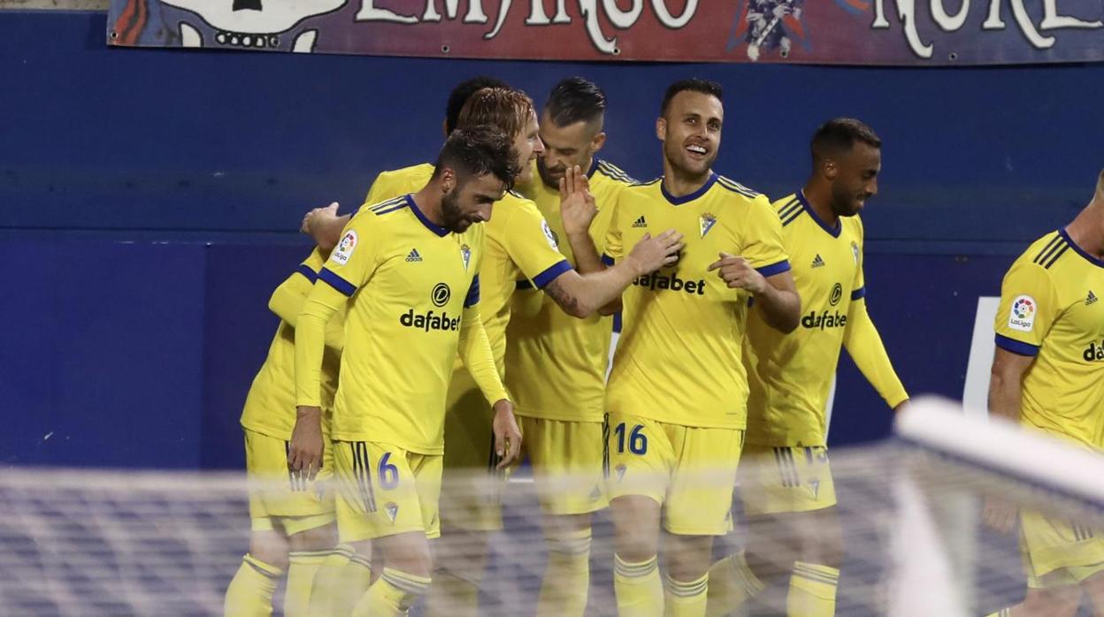 Cala celebra uno de los goles de Eibar con sus compañeros