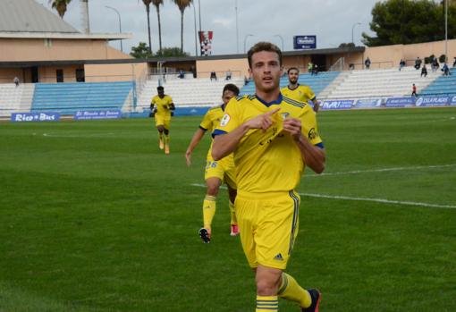 Jordi Tur, centrocampista del Cádiz B, esta temporada.