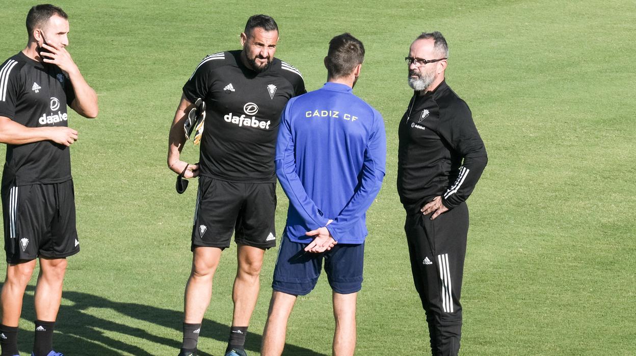 Álvaro Cervera tendrá que buscar un recambio para el roteño José Mari en las próximas semanas.