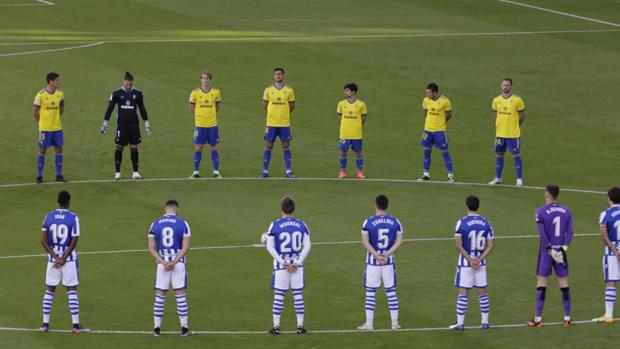 (Vídeo) Cádiz CF: Emotivo homenaje a Theo Vargas y Adolfo Bolea