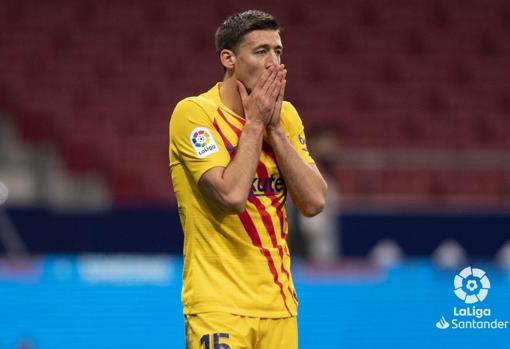 Clement Lenglet no pudo terminar el último encuentro.