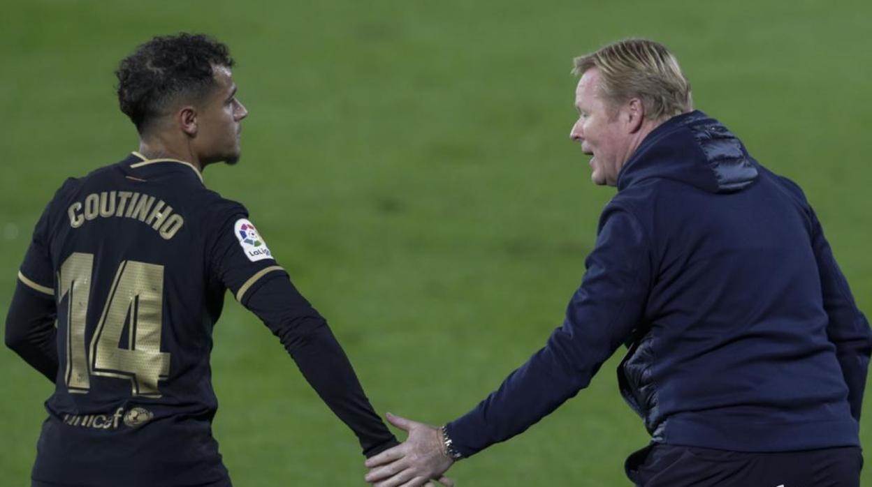 Ronald Koeman junto a Coutinho en un encuentro.