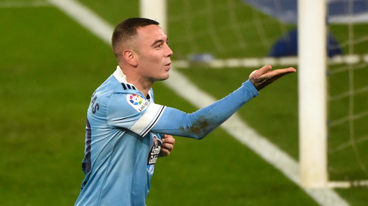 Iago Aspas celebra el 2-0 marcado de penalti,