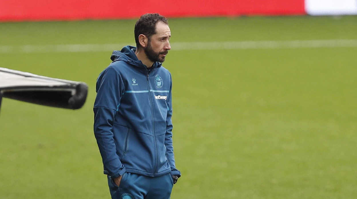 Pablo Machín en el banquillo