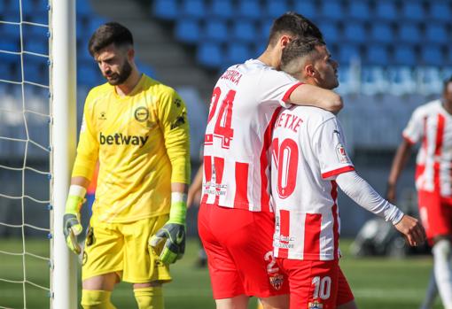 Aketxe marcó uno de los cinco goles del Almería al Alavés.