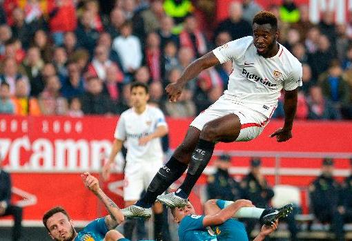 El futbolista francés en un partido con el Sevilla.