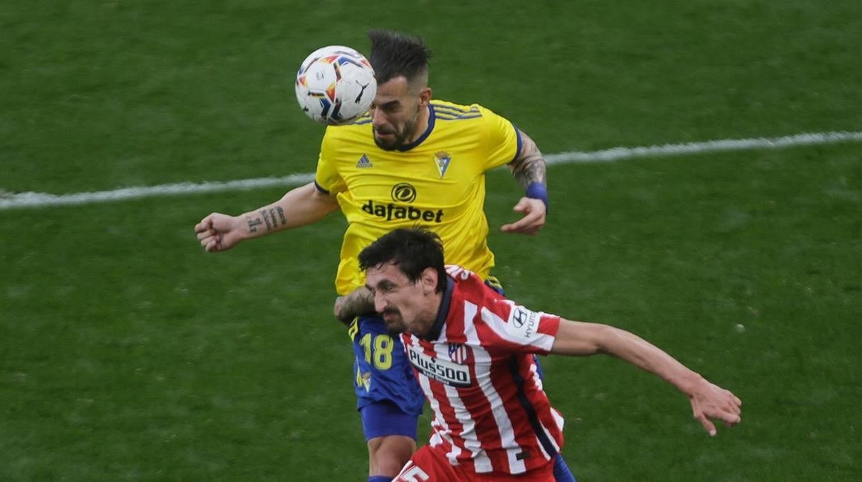 Negredo en un salto con Savic