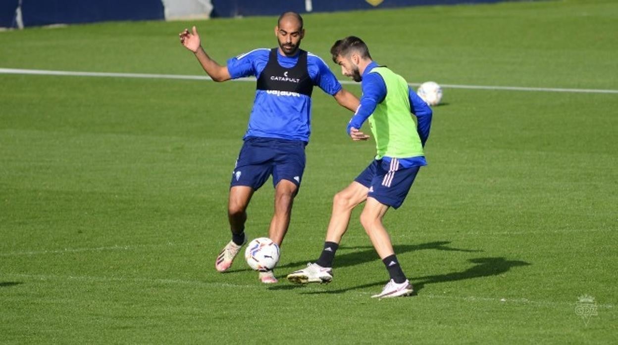 Imagen del entrenamiento de este jueves con José Mari y Fali.