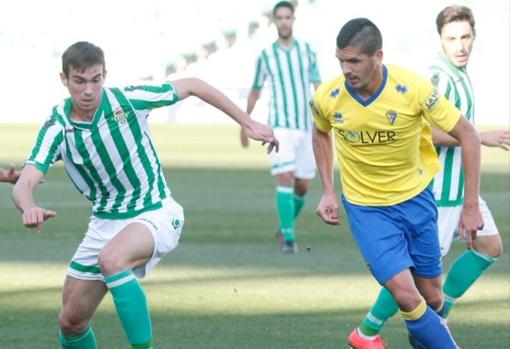 Iza estuvo en Heliópolos siete temporadas, en algunas se midió al Cádiz en Segunda B.