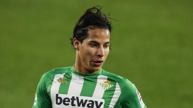 Pellegrini, con Lainez pero sin Borja Iglesias ni Nabil Fekir ante el Cádiz CF