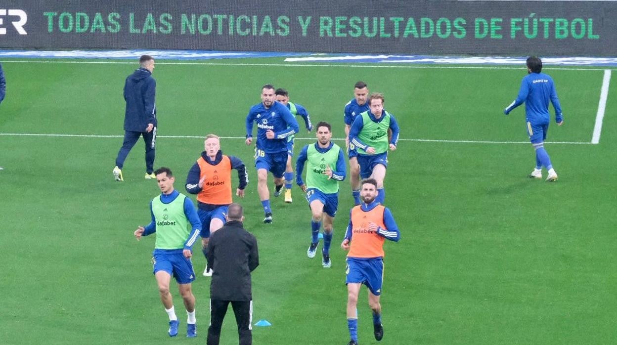 josé mari y jonsson, de naranja, han vuelto al once juntos.