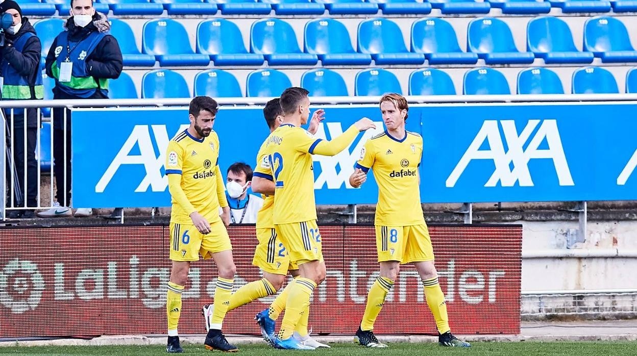 El Cádiz CF visita al Villarreal en una buena posición en la clasificación de Primera.