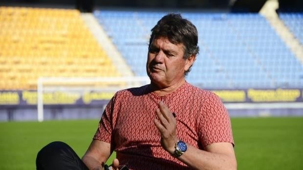 Botubot «con dos corazones» en el Cádiz - Valencia