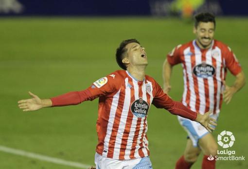 El jerezano Juanpe celebra un gol esta temporada con el CD Lugo.