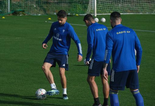 Sobrino en un entrenamiento con el Cádiz CF esta temporada.