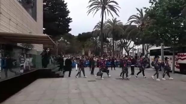 Vídeo: la salida del Real Madrid hacia el estadio Carranza para enfrentarse al Cádiz