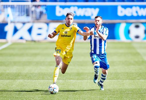 Rubén Sobrino ante el Alavés.