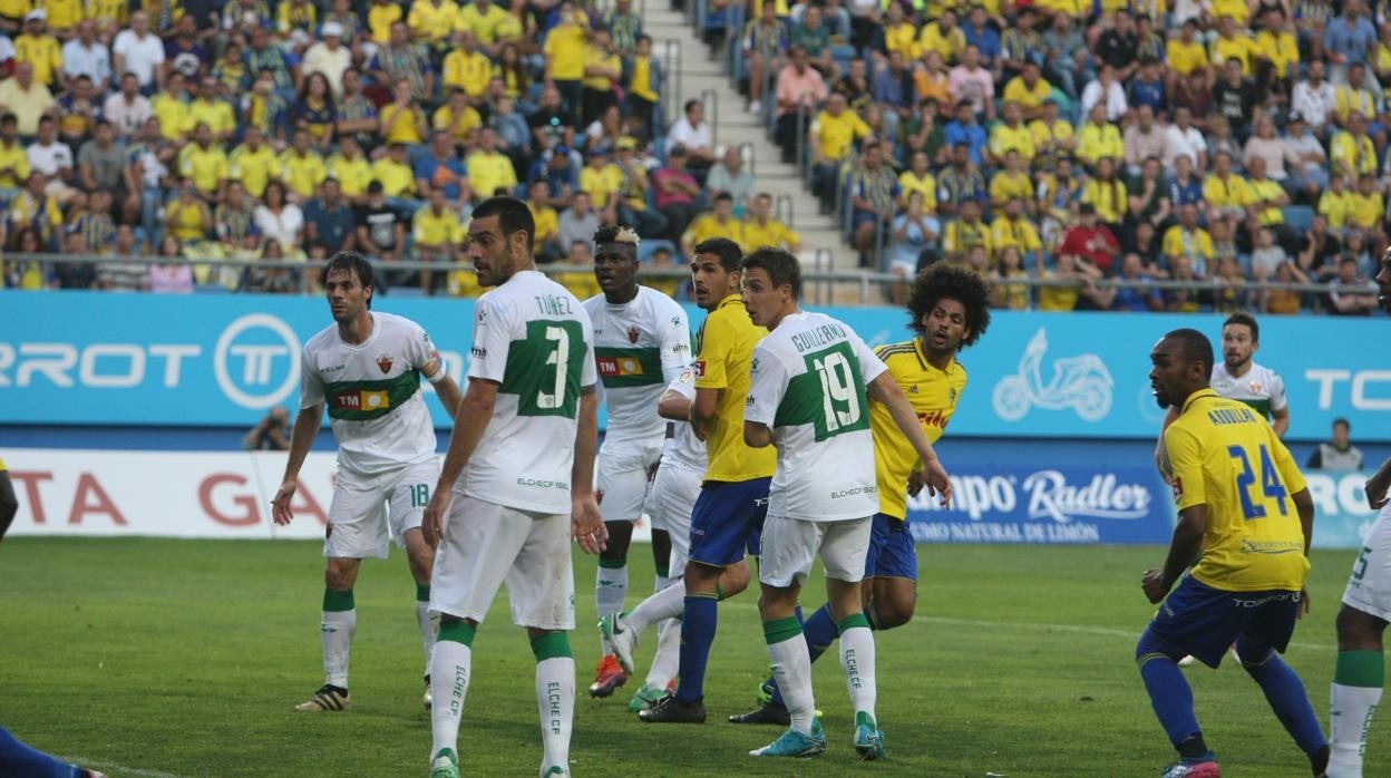 El Elche descendió a Segunda B en 2017 en el Estadio Ramón de Carranza.