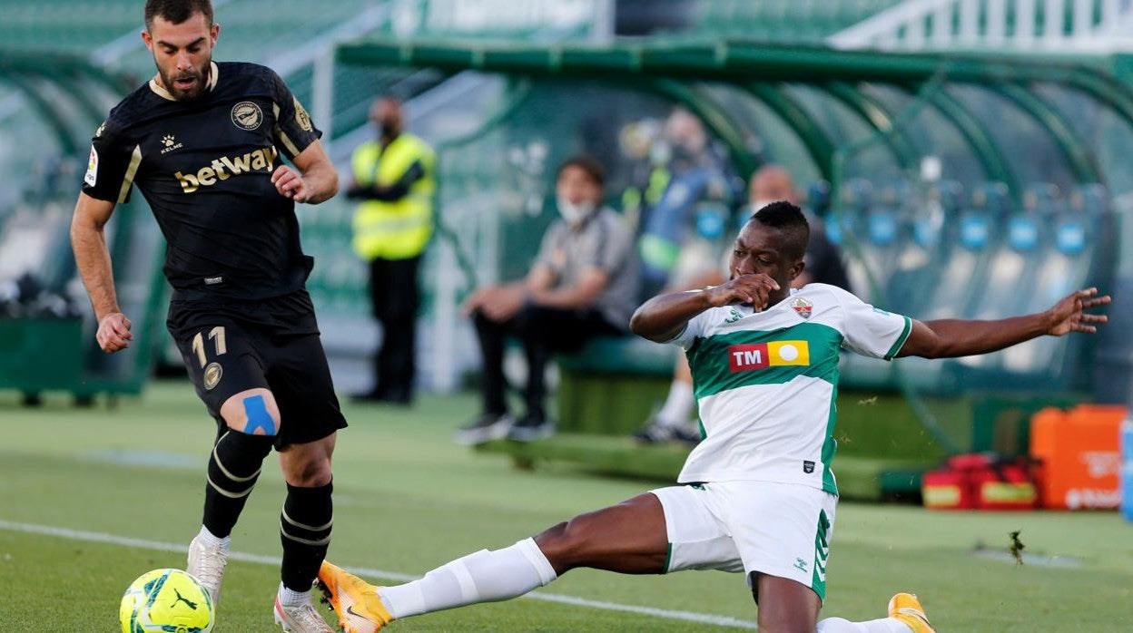 Luis Rioja, uno de los protagonistas de la victoria del Alavés, ante Palacios, del Elche.