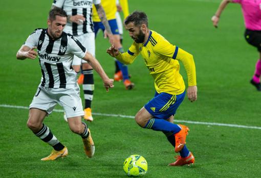 Cádiz CF y Levante empataron en el Estadio Ramón de Carranza (2-2).