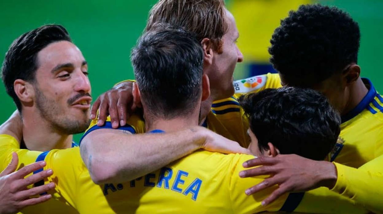 Los jugadores del Cádiz CF celebran un gol esta temporada.