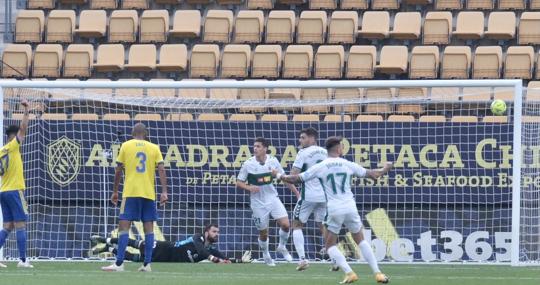 David Gil ha vuelto a ser el portero suplente del Cádiz CF.