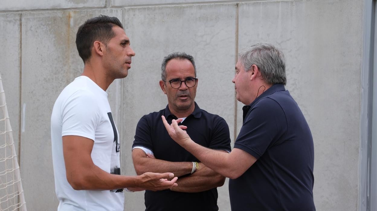 Manuel Vizcaíno junto a Perera y Cervera.