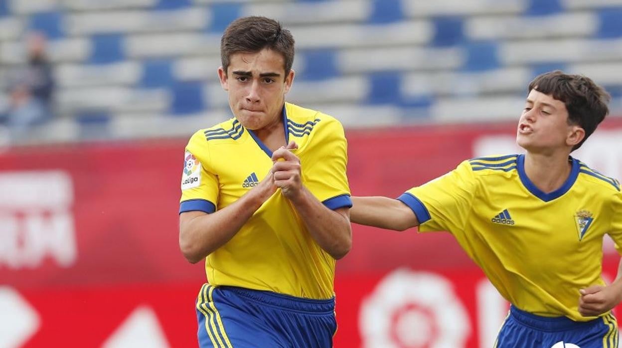 El cadista Letrán celebra su gol al Valencia.