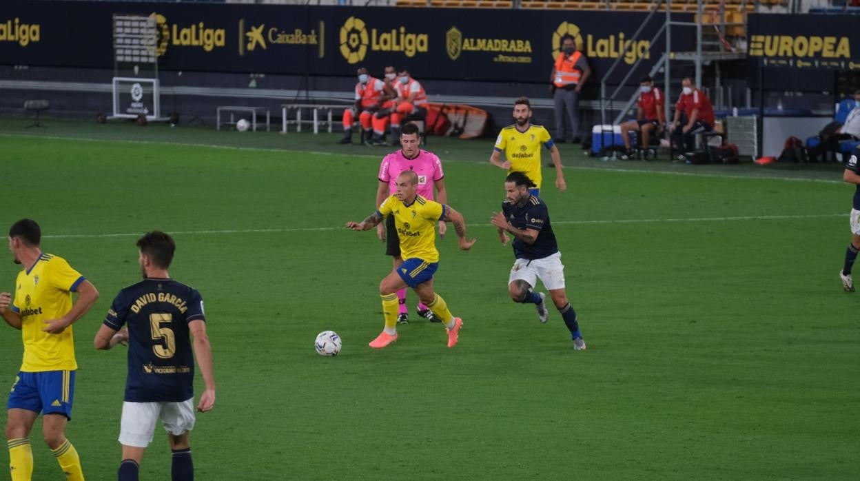 Jorge Pombo estuvo muy entonado en el debut liguero del Cádiz CF ante el Osasuna en el Carranza.