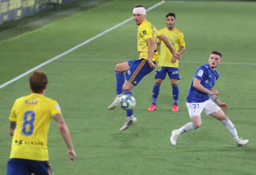 Sergio González en el encuentro de la pasada temporada ante el Real Oviedo en el Estadio Carranza.