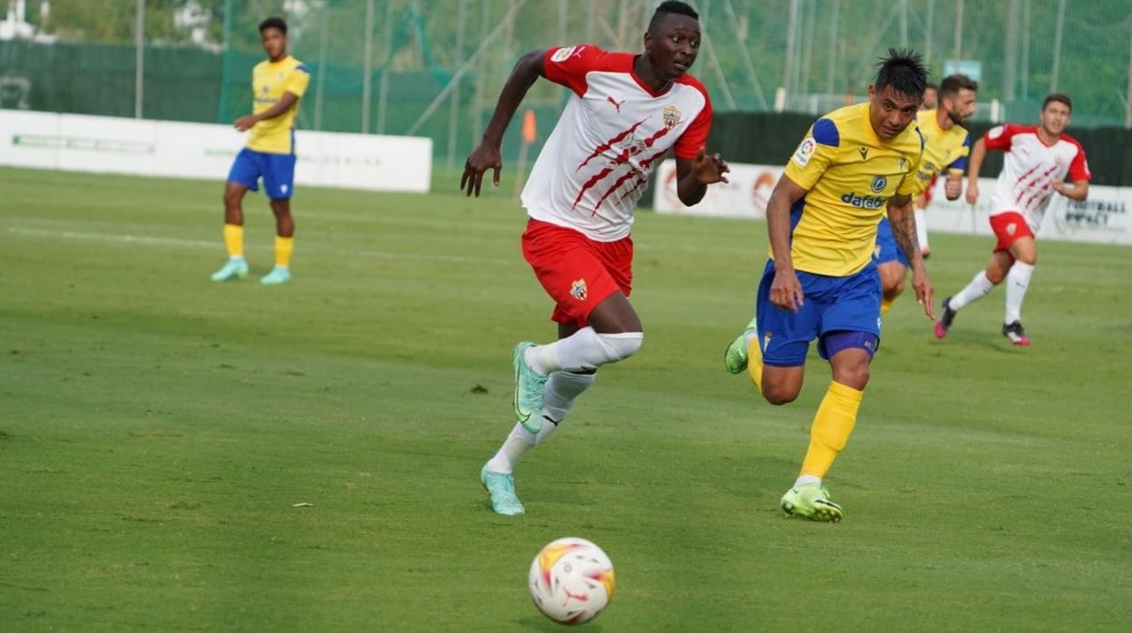 Arzamendia fue de nuevo titular en las filas del Cádiz CF.