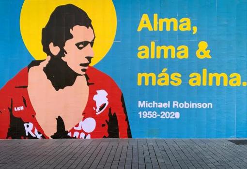 Cartel anunciador del Liverpool-Osasuna que homenajeó a Michael Robinson en Anfield.