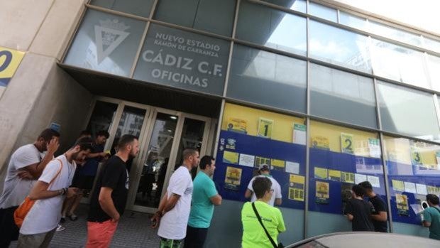 El Cádiz CF compensará a los abonados afectados