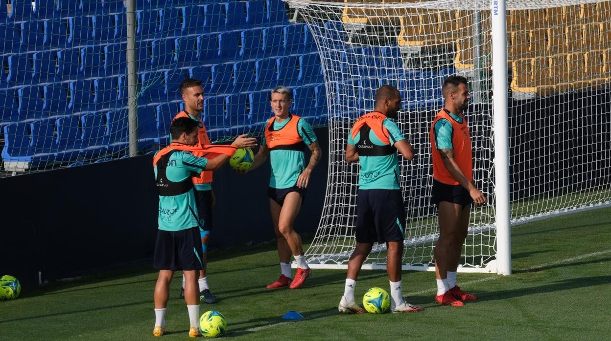 Cala, Salvi, Iza, Fali y Negredo en un entrenamiento de esta semana.