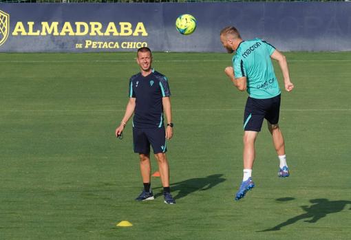 'Vato' Haroyan durante un entrenamiento con el Cádiz CF.