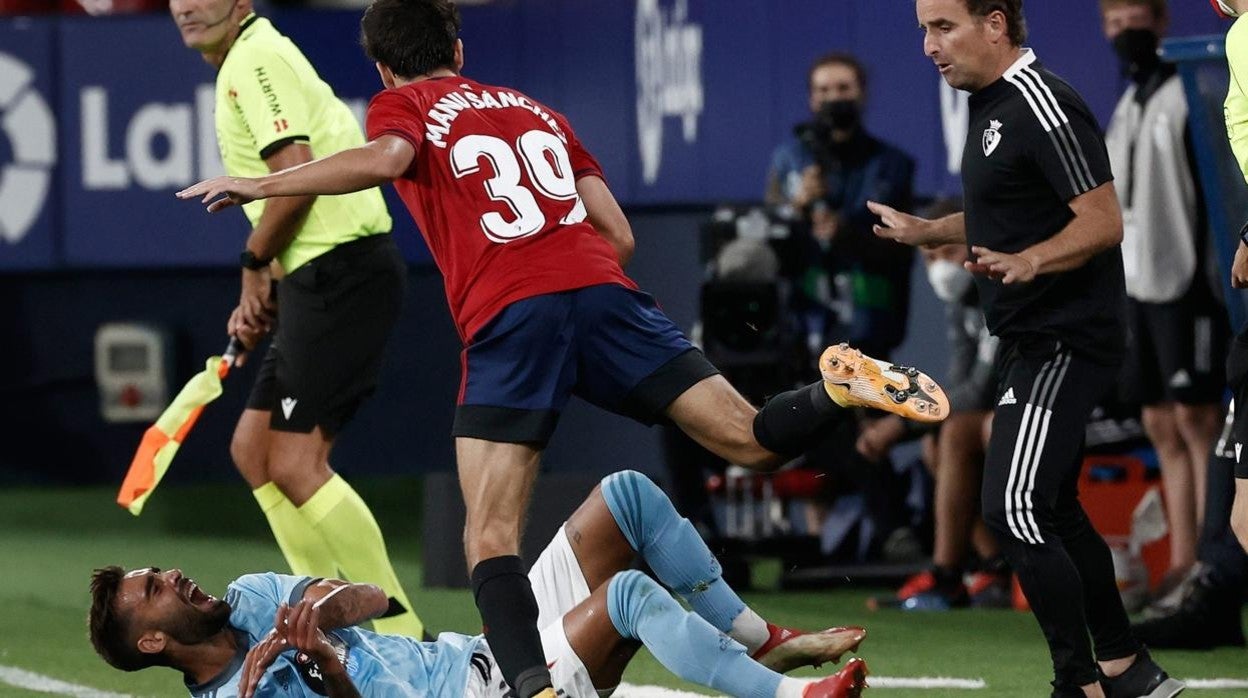 Arrasate, junto a Manu Sánchez, en el partido contra Osasuna.