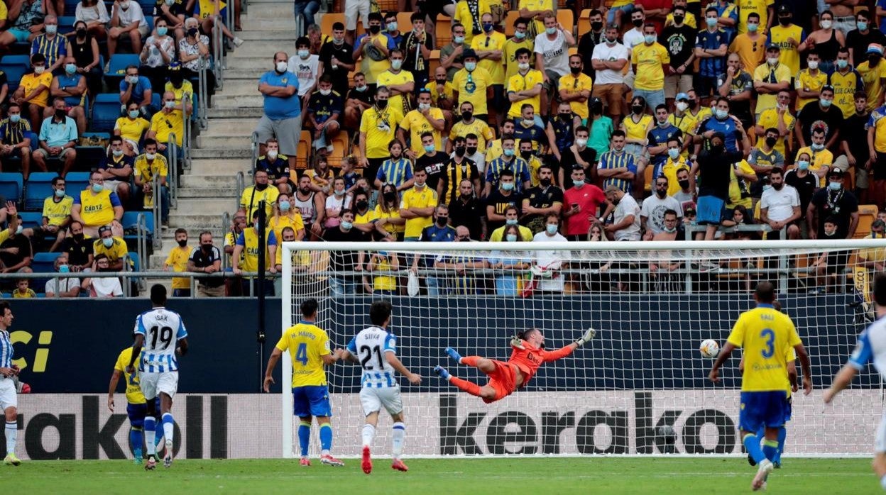 Momento en el que Oyarzabal marca el 0-1.