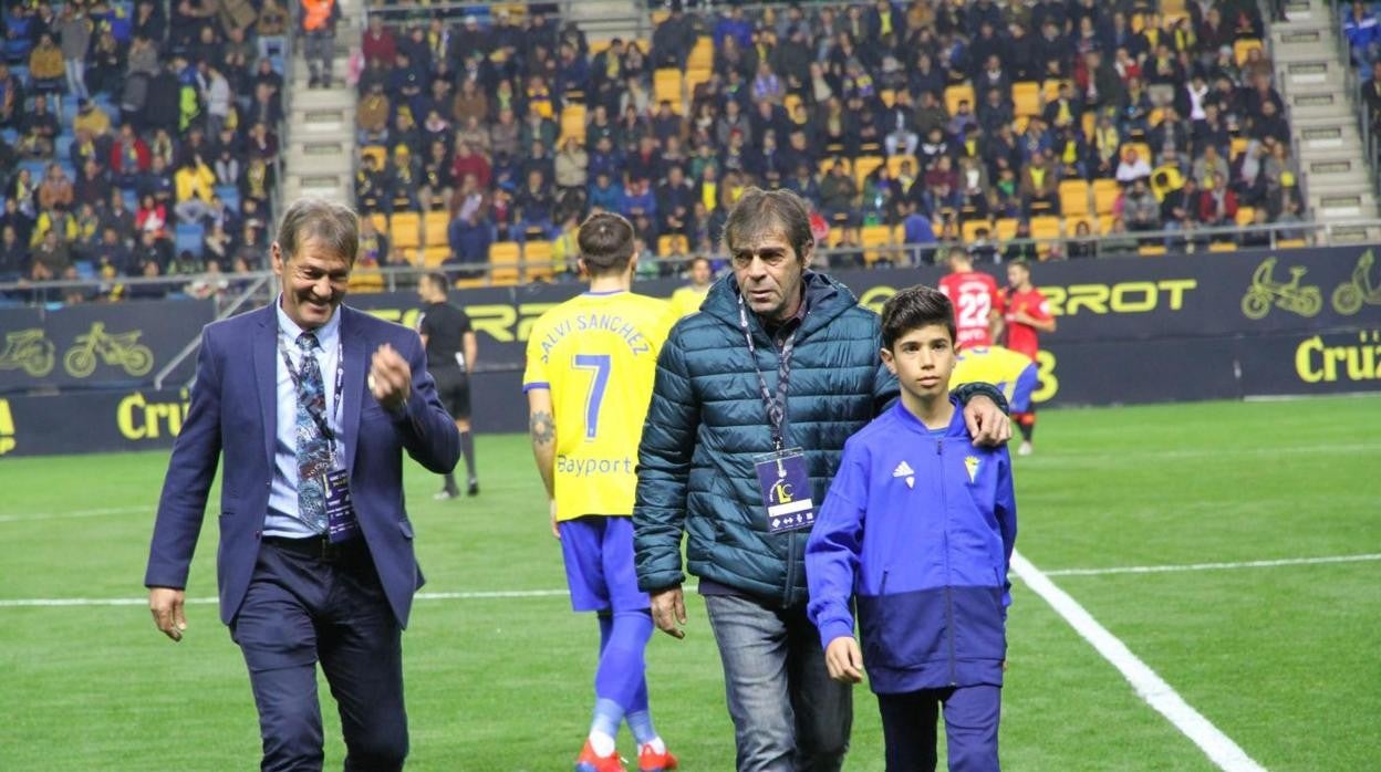 Salva con su hermano Pepe en un partido del Cádiz