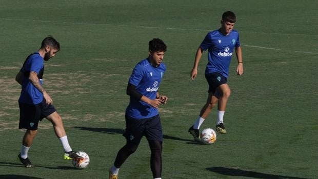 Bastida, entre Pedri y José Mari