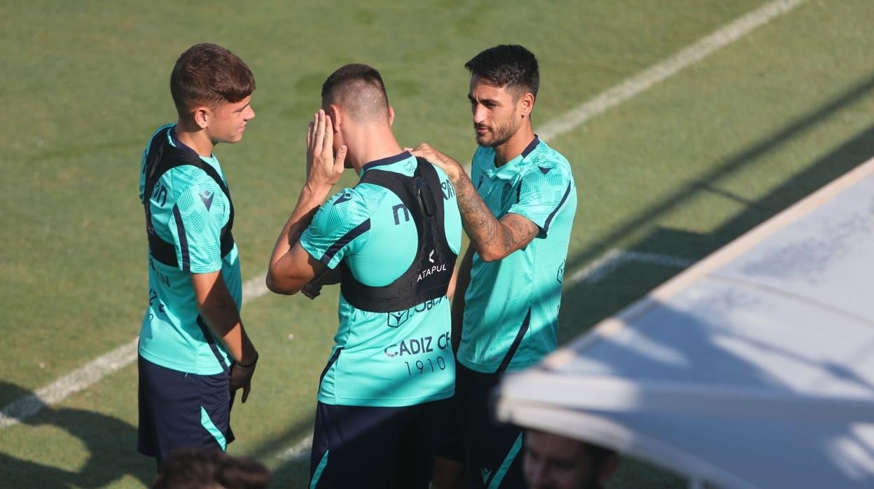 Los jugadores del Cádiz durante un entrenamiento de esta semana.