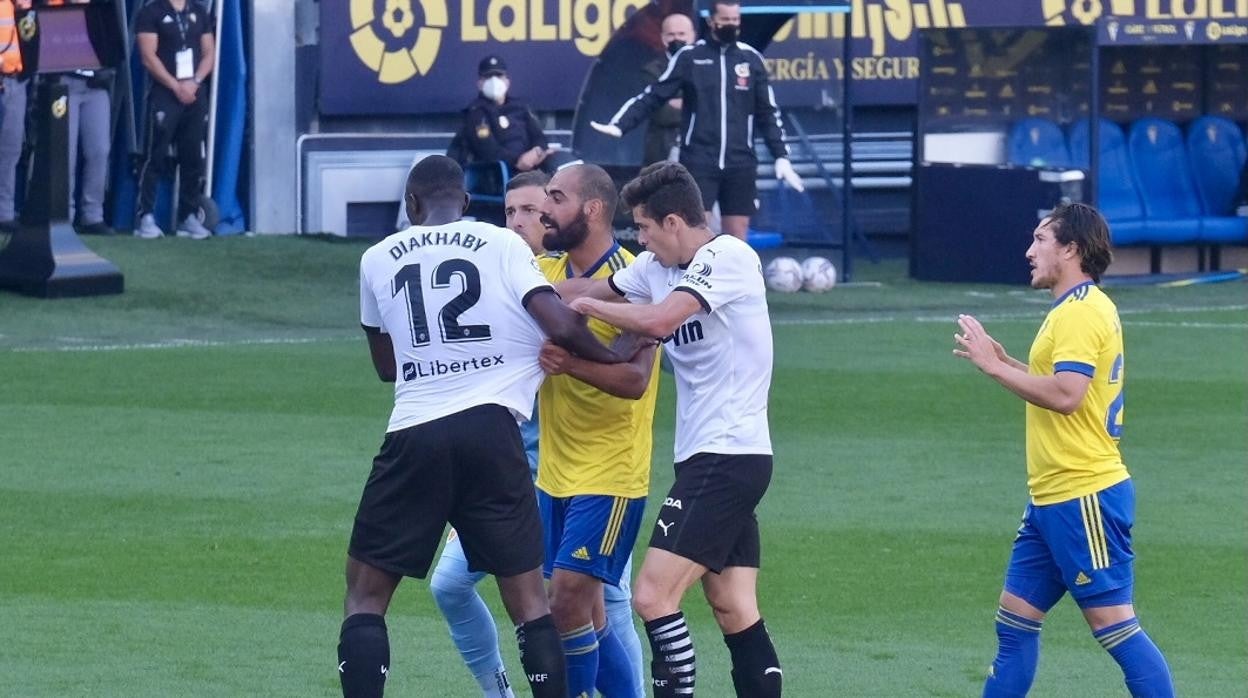 Cádiz CF y Valencia se vuelven a ver las caras tras la trifulca de la pasada temporada.